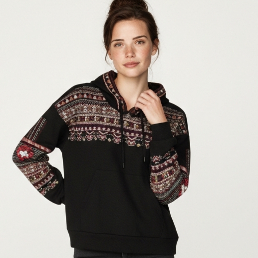 Woven Heart Women’s Embroidered Cropped Black Hoodie Pockets Sweatshirt Size S